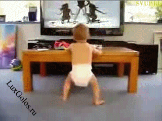 Смешное видео: 2-х летний пацан рвет танцпол